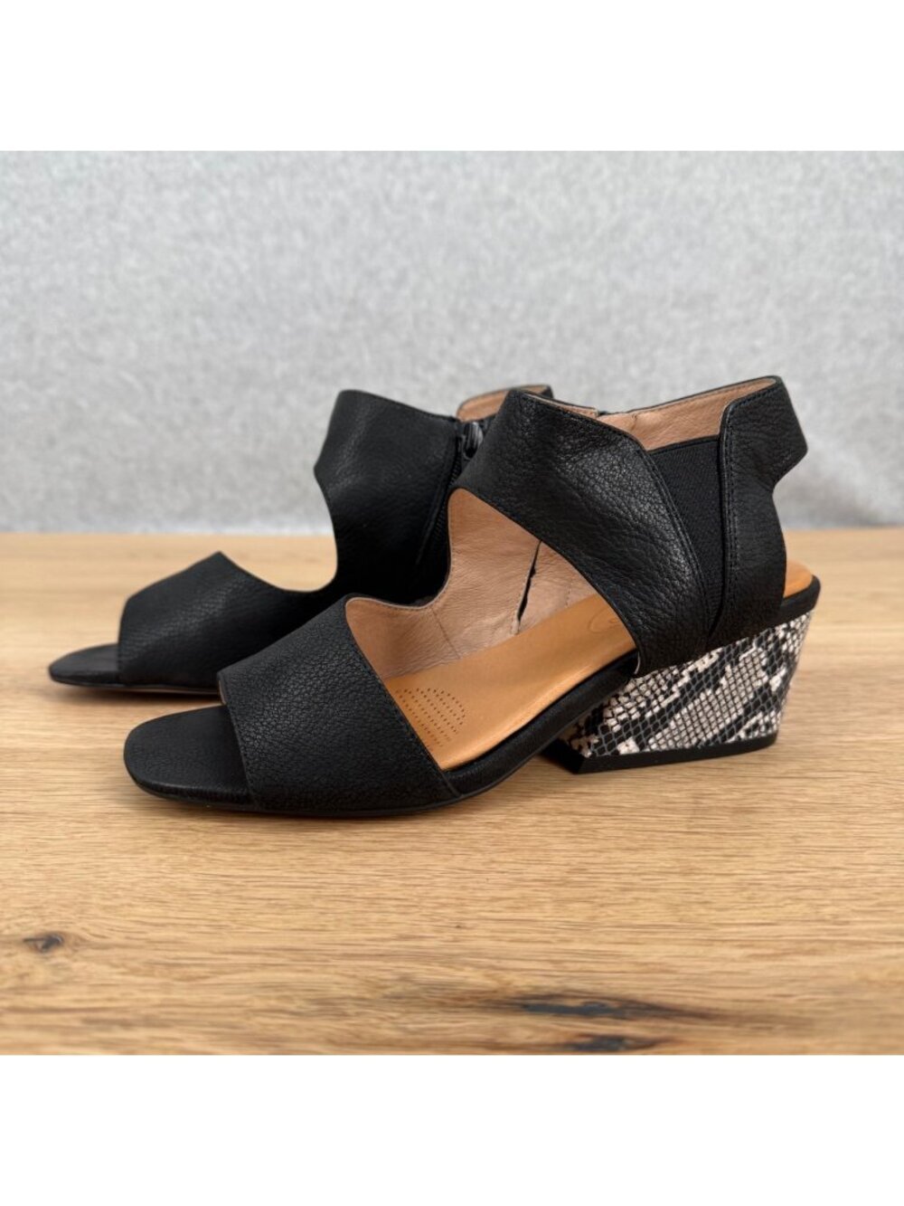 Corso Como Womens Sayge Leather Open Toe Heel Sandal Size 6 Black Snake Print
